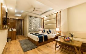 Hotel Viva Palace By Opo,Free Airport Pick-Up Or Drop